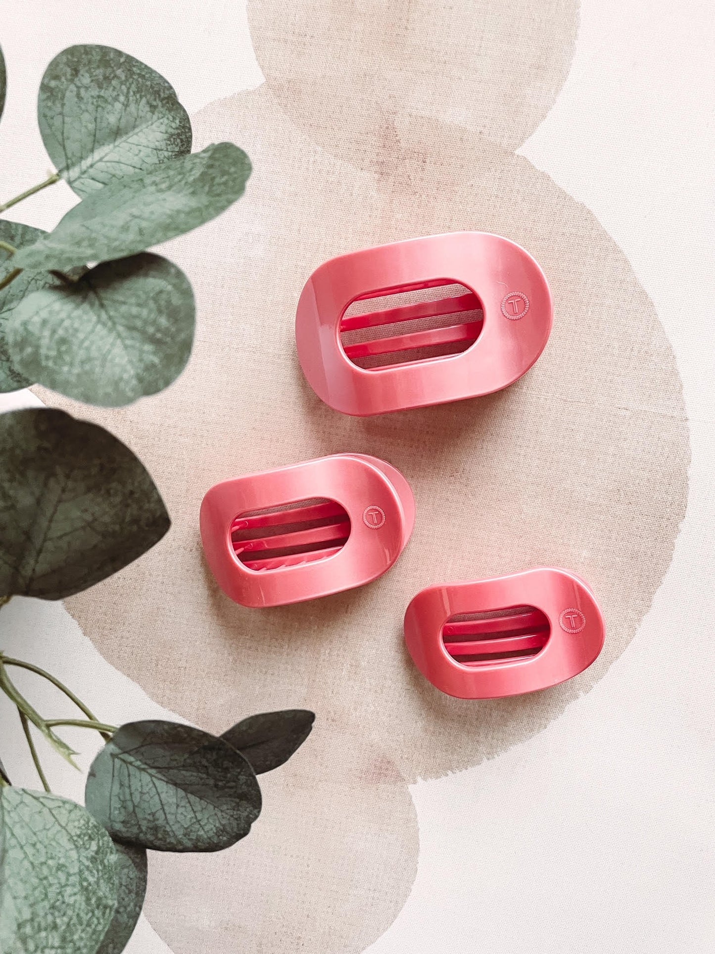 Coral Round Flat Hair Clip (Medium)
