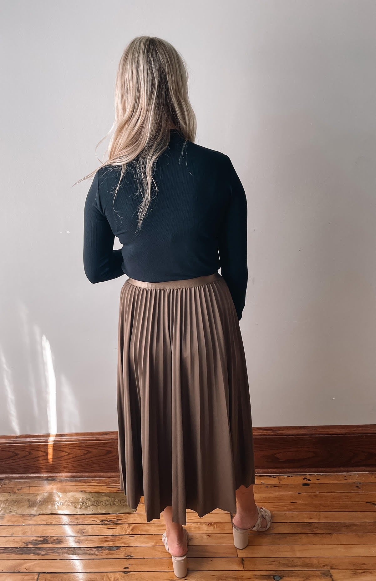 Full Of Charm Pleated Midi Skirt - Brown