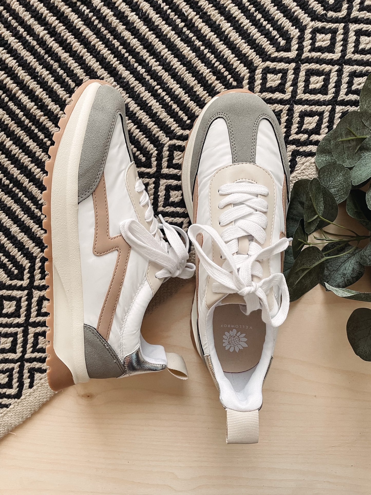 Ratna Sneaker