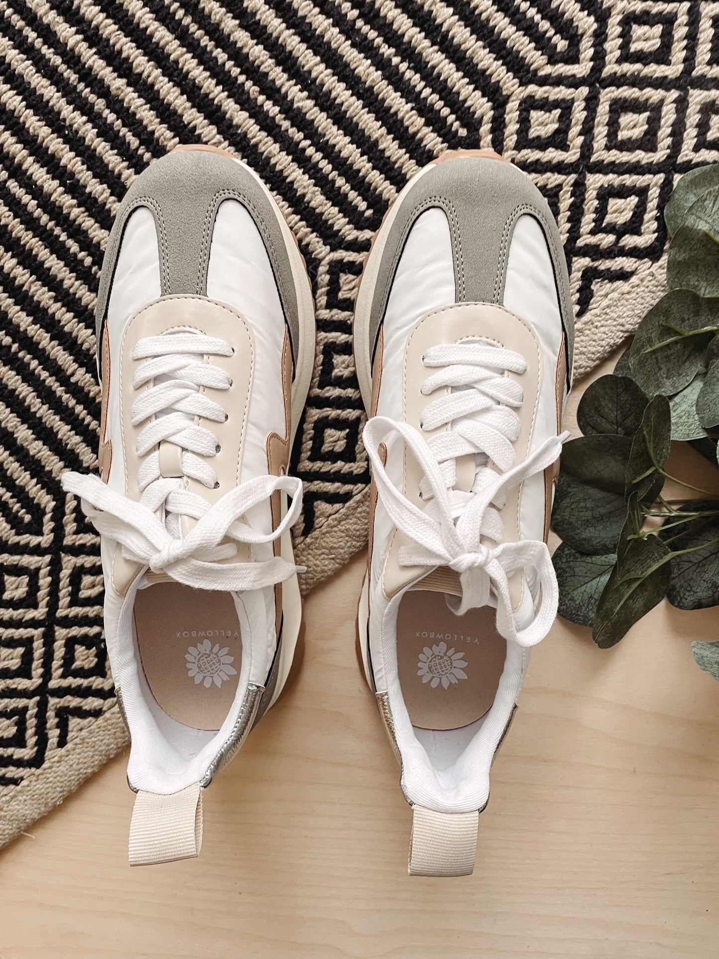 Ratna Sneaker
