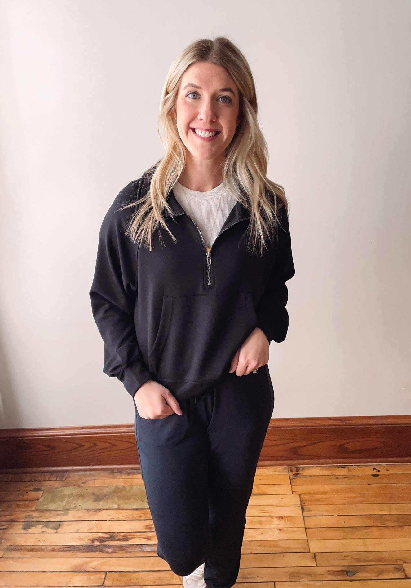 Black Mae Pullover