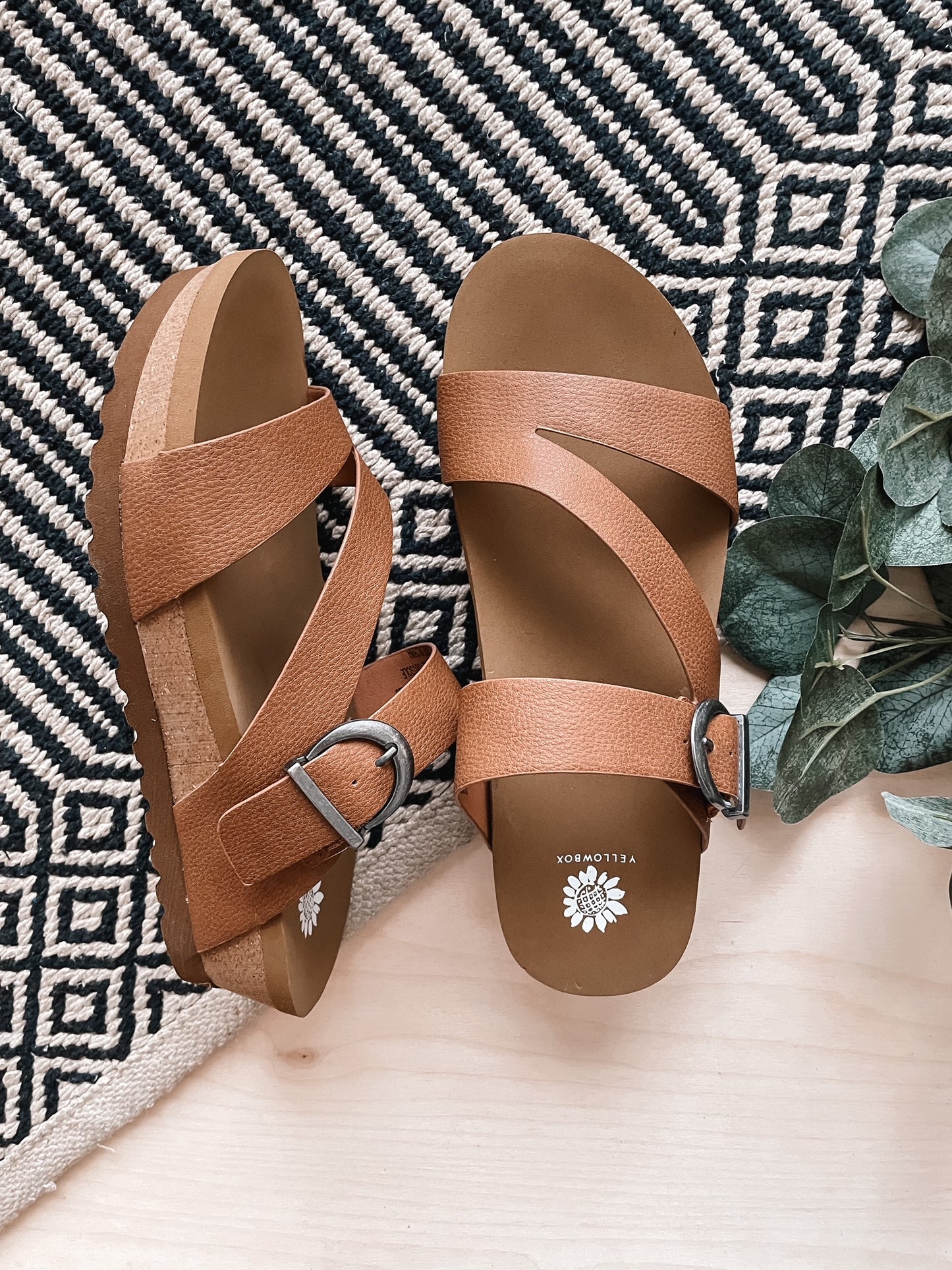 Rosette Flatform Brown Sandal