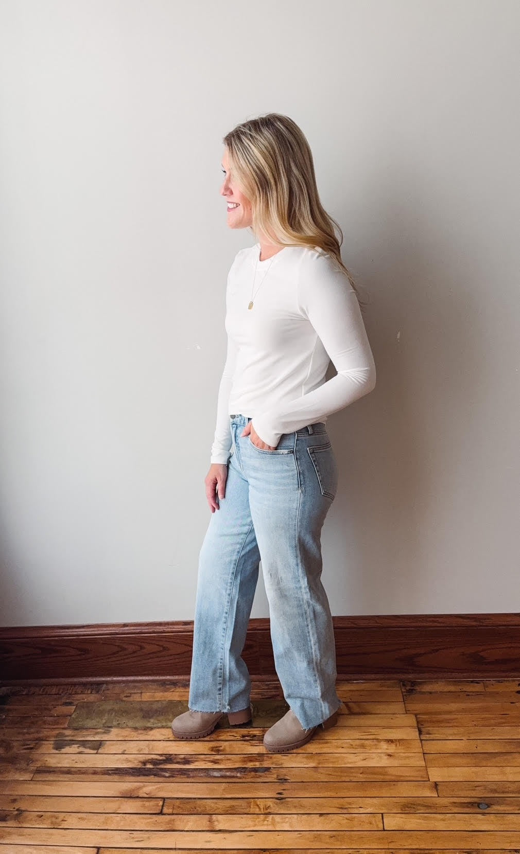 Light Wash Stretch Raw Hem Classic Straight