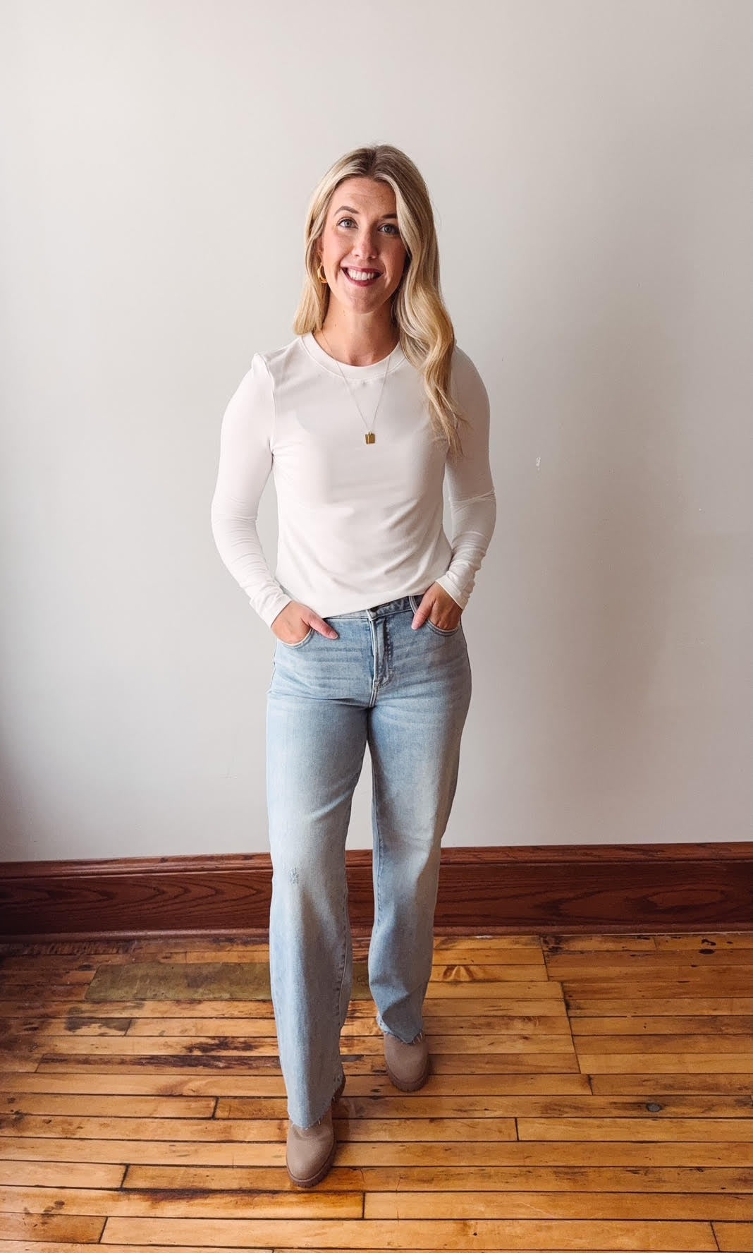 Light Wash Stretch Raw Hem Classic Straight