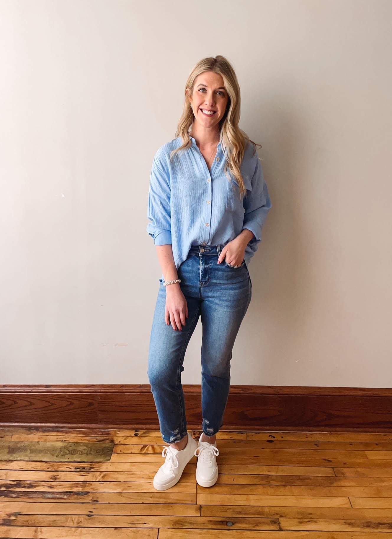 Saylor Lightweight Blue Button Up